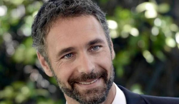 Cinegiornale.net raoul-bova-fa-un-regalo-inaspettato-lo-scatto-tra-le-lenzuola-e-da-brividi-guardatelo-600x350 Raoul Bova fa un regalo inaspettato: lo scatto tra le lenzuola é da brividi | Guardatelo Gossip News  
