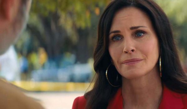 Cinegiornale.net scream-6-prime-foto-di-courteney-cox-nei-panni-di-gale-dal-set-del-sequel-3-600x350 Scream 6: prime foto di Courteney Cox nei panni di Gale dal set del sequel News  