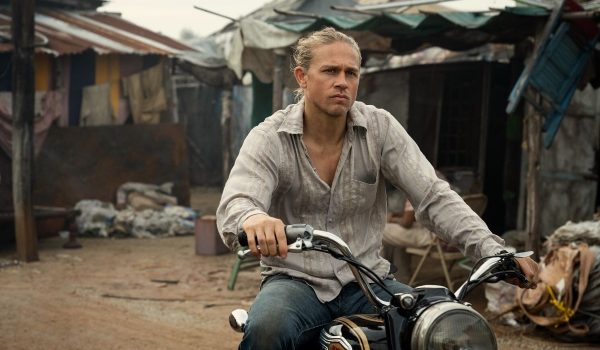 Cinegiornale.net shantaram-charlie-hunnam-nella-prima-immagine-della-serie-apple-1-600x350 Shantaram: Charlie Hunnam nella prima immagine della serie Apple News  