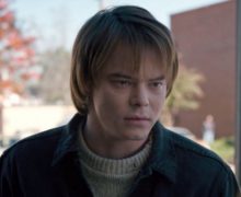 Cinegiornale.net stranger-things-la-scena-compromettente-di-jonathan-eliminata-dal-montaggio-finale-220x180 Stranger Things: la scena compromettente di Jonathan eliminata dal montaggio finale News  