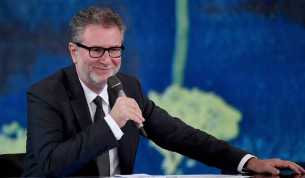 Cinegiornale.net fabio-fazio-muore-di-imbarazzo-ha-il-pee-storto-ma-ha-successo-lospite-senza-freni-600x350 Fabio Fazio muore di imbarazzo: “Ha il pe*e storto, ma ha successo” | L’ospite senza freni Gossip News  