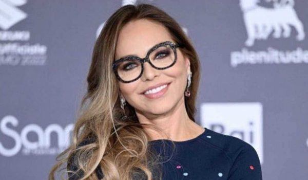 Cinegiornale.net hai-mai-visto-la-figlia-di-ornella-muti-ecco-il-suo-segreto-di-bellezza-un-toccasana-a-tavola-600x350 Ornella Muti non ritira il David di Donatello ma è sempre bellissima | Ecco il suo segreto Gossip News  