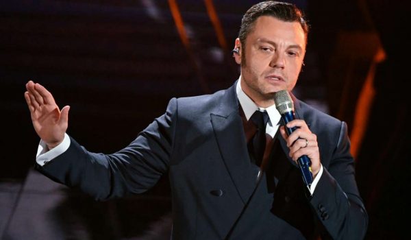 Cinegiornale.net ma-io-dico-ah-elon-il-noto-volto-rai-critica-duramente-il-nuovo-spot-twitter-1-600x350 “Ma io dico, ah Elon!”: il noto volto RAI critica duramente il nuovo spot Twitter Gossip News  