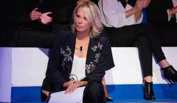 Cinegiornale.net maria-de-filippi-in-imbarazzo-vogliamo-le-liti-cosa-bolle-in-pentola-in-studio-600x350 Maria De Filippi in imbarazzo: “Vogliamo le liti” | Cosa bolle in pentola in studio Gossip News  