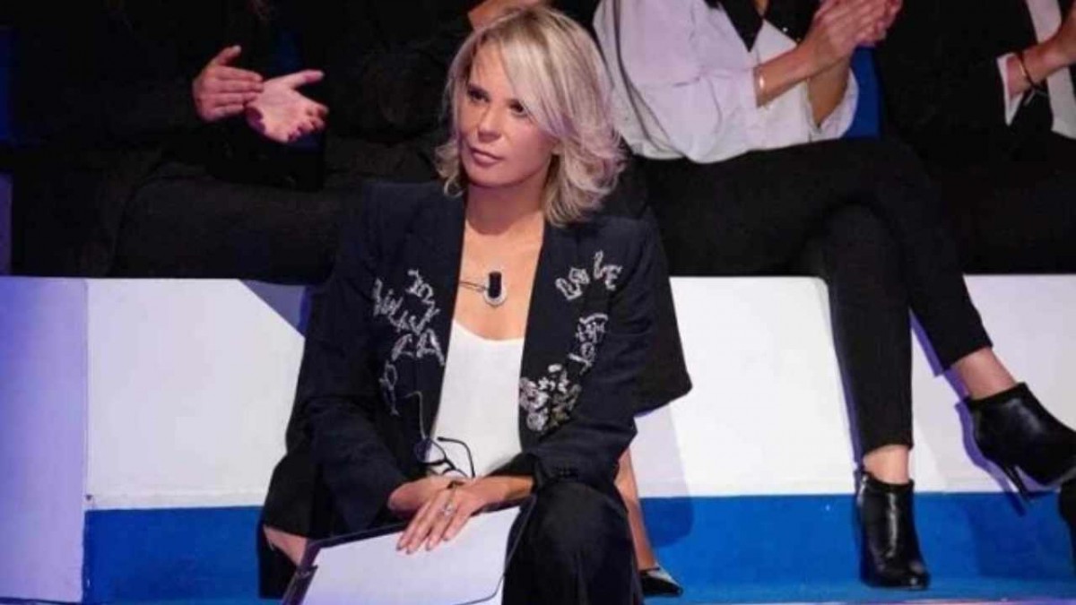 Cinegiornale.net maria-de-filippi-in-imbarazzo-vogliamo-le-liti-cosa-bolle-in-pentola-in-studio Maria De Filippi in imbarazzo: “Vogliamo le liti” | Cosa bolle in pentola in studio Gossip News  