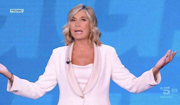 Cinegiornale.net myrta-merlino-beccata-il-microfono-rimane-acceso-impossibile-andare-avanti-600x350 Myrta Merlino beccata: il microfono rimane acceso | Impossibile andare avanti Gossip News  