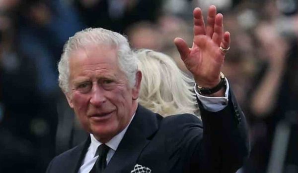 Cinegiornale.net royal-family-sudditi-preoccupatissimi-per-le-condizioni-di-re-carlo-chi-prende-il-suo-posto-600x350 Royal Family, sudditi preoccupatissimi per le condizioni di Re Carlo | Chi prende il suo posto Gossip News  