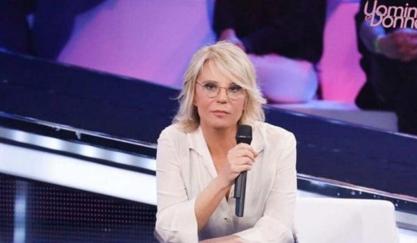 Cinegiornale.net uomini-e-donne-ti-devi-vergognare-duro-scontro-in-studio-vola-di-tutto-600x350 Uomini e Donne: “ti devi vergognare” | Duro scontro in studio, vola di tutto Gossip News  