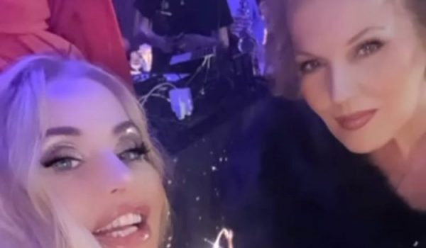 Cinegiornale.net bufera-su-valeria-marini-cosa-ha-fatto-dietro-le-quinte-dellariston-coinvolta-katia-ricciarelli-600x350 Bufera su Valeria Marini: cosa ha fatto dietro le quinte dell’Ariston | Coinvolta Katia Ricciarelli Gossip News  