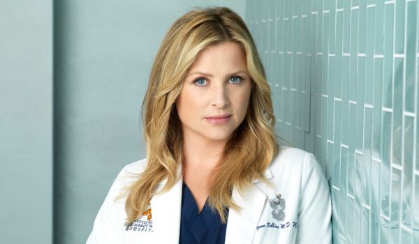 Cinegiornale.net greys-anatomy-20-e-ufficiale-jessica-capshaw-torna-nei-panni-di-arizona-600x350 Grey’s Anatomy 20, è ufficiale: Jessica Capshaw torna nei panni di Arizona News  