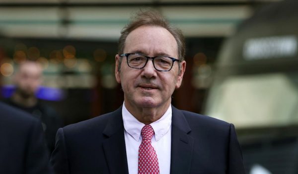 Cinegiornale.net kevin-spacey-paga-per-laccordo-saltato-di-house-of-cards-ecco-quanto-cifra-assurda-600x350 Kevin Spacey paga per l’accordo saltato di House of Cards: ecco quanto | Cifra assurda News  
