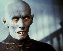 Cinegiornale.net le-notti-di-salem-stephen-king-definisce-il-reboot-buono-e-non-si-spiega-il-motivo-del-non-rilascio-1-220x180 Le Notti di Salem: Stephen King definisce il reboot “buono” e non si spiega il motivo del non-rilascio News  