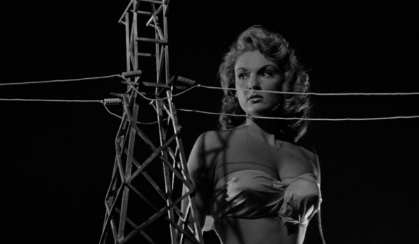 Cinegiornale.net tim-burton-lamato-regista-e-alle-prese-con-il-remake-del-film-attack-of-the-50-foot-woman-1-600x350 Tim Burton, l’amato regista è alle prese con il remake del film Attack of the 50 Foot Woman News  