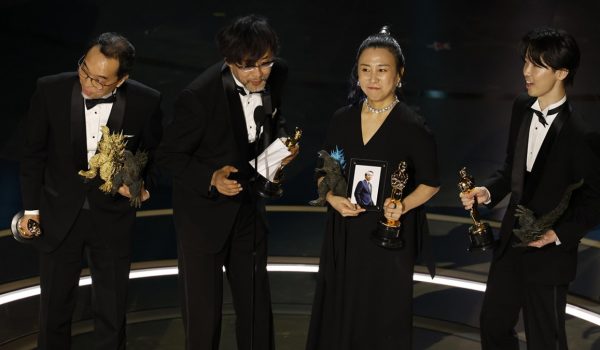Cinegiornale.net oscar-2024-i-fan-di-godzilla-minus-one-festeggiano-la-storica-vittoria-600x350 Oscar 2024: I fan di Godzilla Minus One festeggiano la storica vittoria News  
