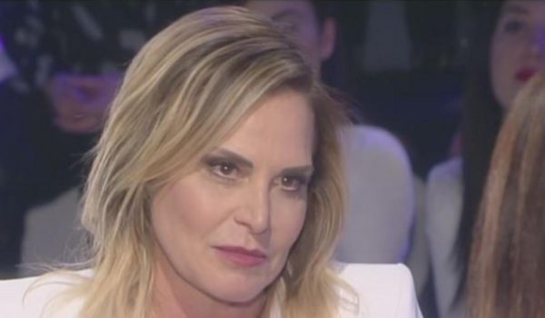 Cinegiornale.net simona-ventura-non-si-trattiene-e-vomita-tutto-nessun-contatto-per-8-anni-la-sua-vita-privata-alla-gogna-600x350 Simona Ventura non si trattiene e vomita tutto: “Nessun contatto per 8 anni” | La sua vita privata alla gogna Gossip News  