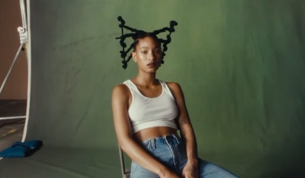 Cinegiornale.net willow-smith-in-topless-per-lanciare-il-nuovo-singolo-la-figlia-di-will-smith-fa-parlare-600x350 Willow Smith in topless per lanciare il nuovo singolo | La figlia di Will Smith fa parlare Gossip News  