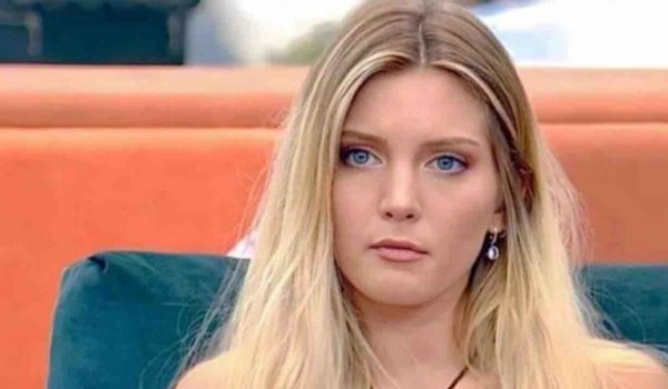 Cinegiornale.net anite-a-briglia-sciolta-su-signorini-ecco-cosa-pensa-del-conduttore-mediaset-1-600x350 Anite a briglia sciolta su Signorini: ecco cosa pensa del conduttore Mediaset Gossip News  