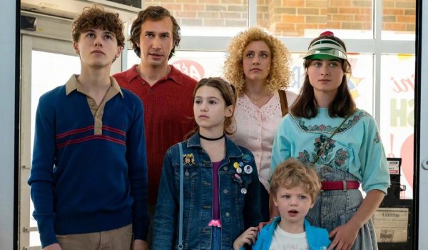 Cinegiornale.net rumore-bianco-recensione-del-nuovo-film-di-noah-baumbach-venezia-79-600x350 Rumore Bianco: recensione del nuovo film di Noah Baumbach – Venezia 79 News Recensioni  