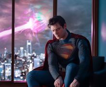 Cinegiornale.net superman-ecco-lispirazione-dietro-il-nuovo-costume-ideato-da-james-gunn-per-il-debutto-di-david-corenswet-220x180 Superman, ecco l’ispirazione dietro il nuovo costume ideato da James Gunn per il debutto di David Corenswet News  