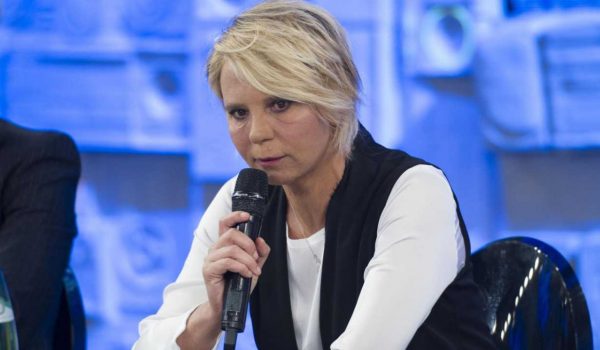 Cinegiornale.net amici-addio-al-volto-storico-un-prof-sostituito-per-sempre-600x350 Amici: addio al volto storico | Un prof sostituito per sempre Gossip News  