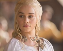 Cinegiornale.net game-of-thrones-emilia-clarke-definisce-la-sua-esperienza-incredibilmente-rara-220x180 Game of Thrones, Emilia Clarke definisce la sua esperienza “incredibilmente rara” News  