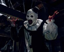Cinegiornale.net terrifier-3-art-the-clown-nel-primo-sanguinoso-teaser-trailer-italiano-del-nuovo-film-della-saga-horror-220x180 Terrifier 3: Art the Clown nel primo sanguinoso teaser trailer italiano del nuovo film della saga horror News  