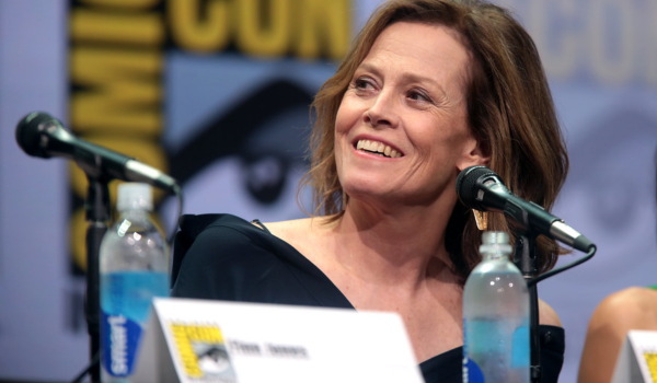 Cinegiornale.net venezia-81-sigourney-weaver-piange-dopo-che-un-reporter-collega-ripley-di-alien-a-kamala-harris-pensare-che-il-mio-lavoro-possa-avere-a-che-fare-con-la-sua-ascesa-mi-rende-600x350 Venezia 81: Sigourney Weaver piange dopo che un reporter collega Ripley di “Alien” a Kamala Harris, “Pensare che il mio lavoro possa avere a che fare con la sua ascesa mi rende felice” News  