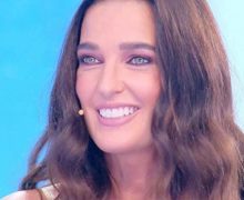 Cinegiornale.net alessia-merz-mette-in-imbarazzo-il-famoso-conduttore-rai-studio-paralizzato-220x180 Alessia Merz mette in imbarazzo il famoso conduttore RAI | Studio paralizzato Gossip News  