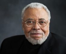 Cinegiornale.net james-earl-jones-e-morto-addio-al-leggendario-attore-voce-di-darth-vader-e-mufasa-220x180 James Earl Jones è morto: addio al leggendario attore voce di Darth Vader e Mufasa News  