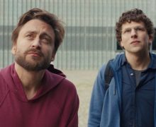 Cinegiornale.net a-real-pain-la-recensione-perche-jesse-eisenberg-e-meglio-come-regista-220x180 A Real Pain, la recensione: perché Jesse Eisenberg è meglio come regista News Recensioni  