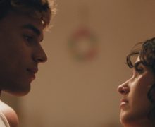 Cinegiornale.net e-colpa-mia-londra-noah-e-nick-nel-trailer-del-remake-britannico-220x180 È colpa mia: Londra, Noah e Nick nel trailer del remake britannico News  