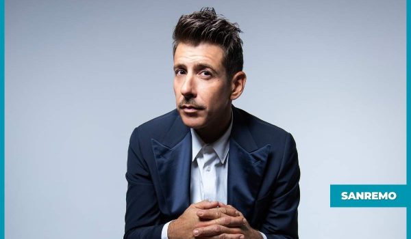 Cinegiornale.net francesco-gabbani-a-sanremo-2025-viva-la-vita-testo-e-significato-della-canzone-600x350 Francesco Gabbani a Sanremo 2025: Viva la Vita, testo e significato della canzone News  