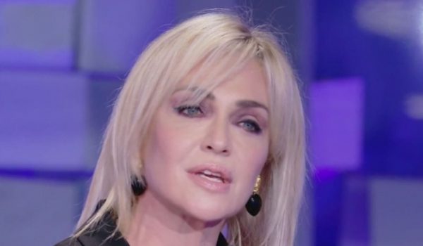 Cinegiornale.net paola-barale-distrutta-la-malattia-ha-preso-il-sopravvento-e-non-ce-lha-fatta-1-600x350 Paola Barale distrutta, la malattia ha preso il sopravvento e non ce l’ha fatta Gossip News  