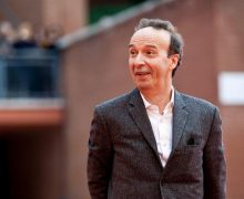Cinegiornale.net roberto-benigni-in-diretta-su-rai-1-con-il-sogno-tutto-quello-che-ce-da-sapere-sullo-show-220x180 Roberto Benigni in diretta su Rai 1 con Il Sogno: tutto quello che c’è da sapere sullo show News  