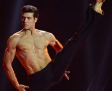 Cinegiornale.net roberto-bolle-si-e-rifatto-qualcosa-il-rapporto-del-famoso-ballerino-con-la-chirurgia-estetica-220x180 Roberto Bolle si è rifatto qualcosa? Il rapporto del famoso ballerino con la chirurgia estetica Gossip News  