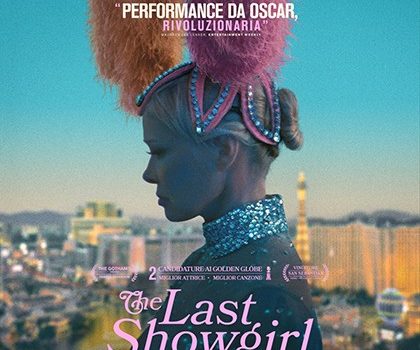 Cinegiornale.net the-last-showgirl-e-al-cinema-ma-perche-non-abbiamo-sentito-parlare-di-pamela-anderson-per-un-bel-po-420x350 The Last Showgirl è al cinema, ma perchè non abbiamo sentito parlare di Pamela Anderson per un bel po’? News  
