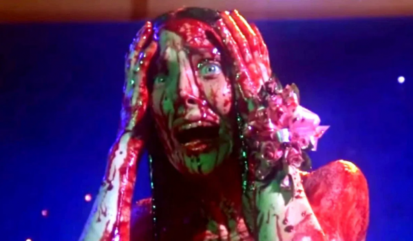 Cinegiornale.net carrie-lo-sguardo-di-satana-torna-sullo-schermo-matthew-lillard-e-mike-flanagan-riscrivono-lhorror-di-stephen-king-600x350 Carrie – Lo sguardo di Satana torna sullo schermo: Matthew Lillard e Mike Flanagan riscrivono l’horror di Stephen King News  