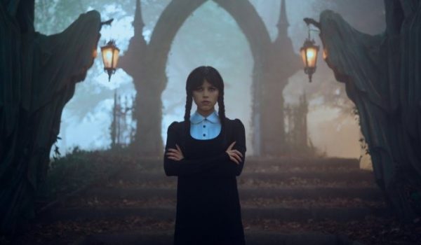 Cinegiornale.net lady-gaga-debutta-in-mercoledi-2-mistero-macabro-e-una-mano-molto-familiare-600x350 Lady Gaga debutta in Mercoledì 2: mistero, macabro e… una mano molto familiare News  