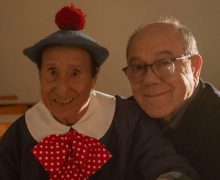Cinegiornale.net alvaro-vitali-il-commovente-ricordo-di-carlo-verdone-e-leredita-che-lascia-al-cinema-italiano-220x180 Alvaro Vitali, il commovente ricordo di Carlo Verdone e l’eredità che lascia al cinema italiano Cinema News  
