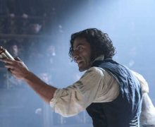 Cinegiornale.net frankenstein-il-sogno-di-una-vita-prende-forma-nelle-prime-immagini-dal-set-del-nuovo-film-di-guillermo-del-toro-220x180 Frankenstein: il sogno di una vita prende forma nelle prime immagini dal set del nuovo film di Guillermo del Toro News  