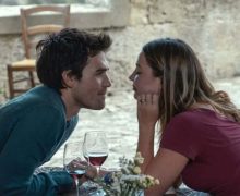 Cinegiornale.net la-mappa-che-mi-porta-a-te-recensione-del-film-di-lasse-hallstrom-con-madelyn-cline-e-kj-apa-220x180 La mappa che mi porta a te: recensione del film di Lasse Hallström con Madelyn Cline e KJ Apa News Recensioni  