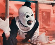 Cinegiornale.net terrifier-4-svelera-finalmente-le-origini-di-art-the-clown-parola-del-regista-damien-leone-220x180 Terrifier 4 svelerà finalmente le origini di Art the Clown, parola del regista Damien Leone News  