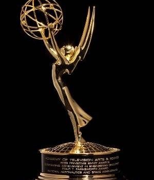 Cinegiornale.net dove-vedere-gli-emmy-2025-in-italia-e-chi-sono-i-favoriti-tra-i-candidati-300x350 Dove vedere gli Emmy 2025 in Italia e chi sono i favoriti tra i candidati News Serie-tv  