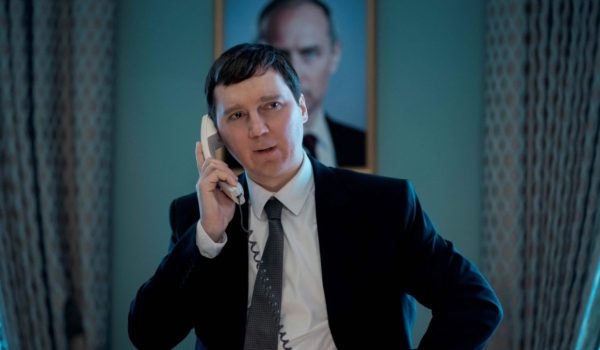 Cinegiornale.net il-mago-del-cremlino-di-assayas-e-la-guida-cinica-e-perversa-al-potere-che-ci-meritavamo-600x350 Il mago del Cremlino di Assayas è la guida cinica e perversa al potere che ci meritavamo News Recensioni  