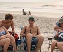 Cinegiornale.net lestate-nei-tuoi-occhi-amazon-annuncia-il-film-che-concludera-la-storia-della-serie-220x180 L’estate nei tuoi occhi: Amazon annuncia il film che concluderà la storia della serie News  
