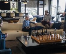 Cinegiornale.net mountainhead-la-recensione-del-film-con-steve-carell-in-esclusiva-su-sky-cinema-e-nowtv-220x180 Mountainhead, la recensione del film con Steve Carell in esclusiva su Sky Cinema e NowTv Cinema News Recensioni  