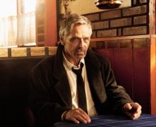 Cinegiornale.net murder-in-the-dark-prime-video-ordina-una-serie-tratta-dai-romanzi-polizieschi-di-dan-turell-220x180 Murder In the Dark: Prime Video ordina una serie tratta dai romanzi polizieschi di Dan Turèll News  