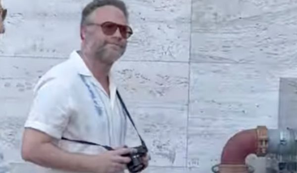 Cinegiornale.net seth-rogen-beccato-a-venezia82-a-sorpresa-ecco-il-video-600x350 Seth Rogen beccato a Venezia82 a sorpresa: ecco il video News  