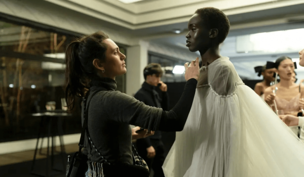 Cinegiornale.net couture-recensione-del-film-di-alice-winocour-con-angelina-jolie-festa-del-cinema-di-roma-2025-600x350 Couture: recensione del film di Alice Winocour con Angelina Jolie – Festa del Cinema di Roma 2025 News Recensioni  