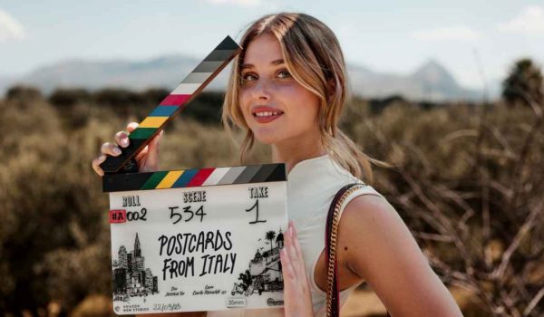 Cinegiornale.net postcards-from-italy-indispensabile-serie-tv-nel-2026-600x350 Postcards from Italy, indispensabile serie tv nel 2026 News Serie-tv  